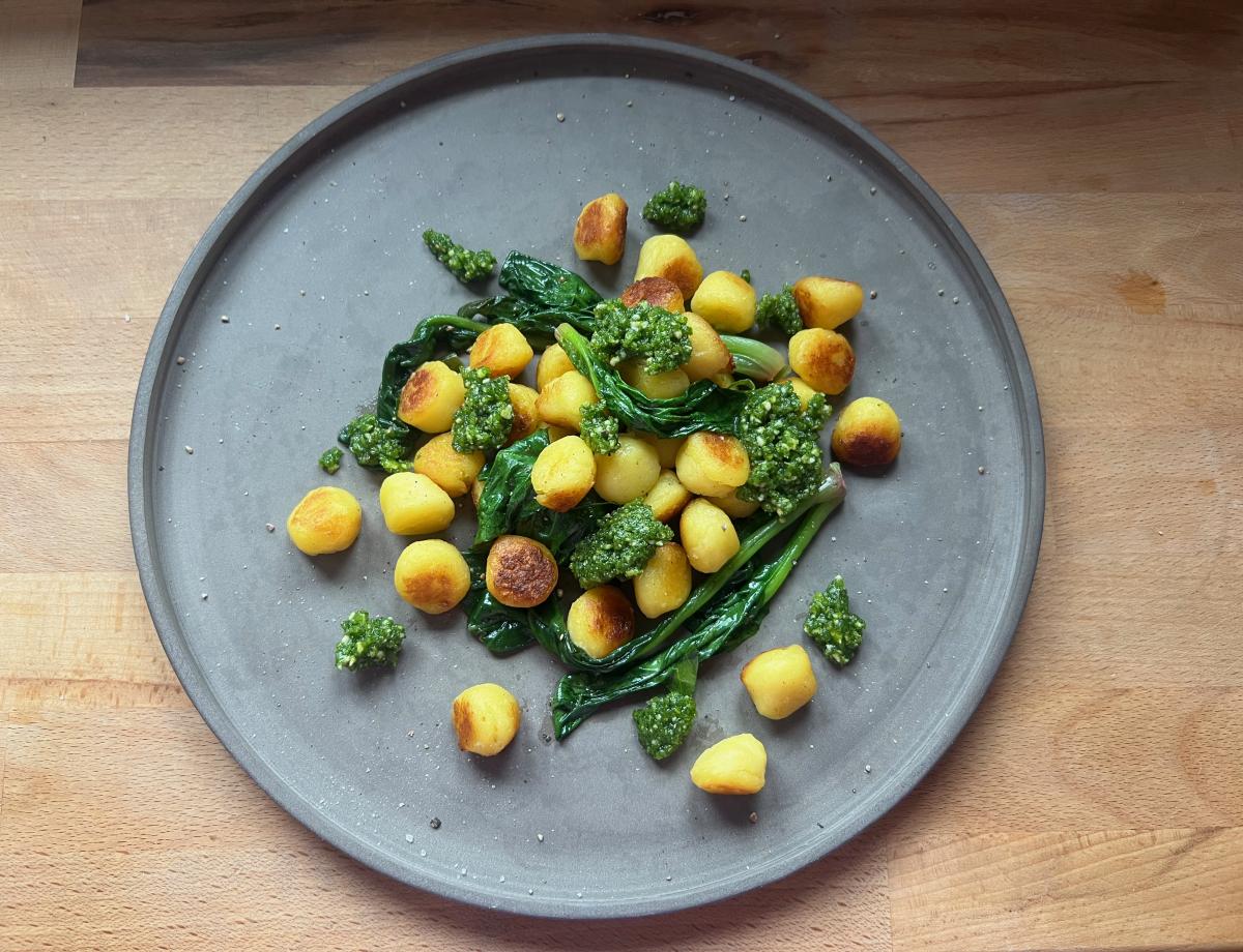 Gnocchi mit Baerlauchpesto und Spinat
